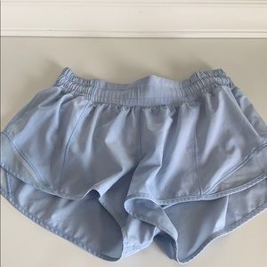 Lululemon hotty hot shorts 2.5 inch size 4